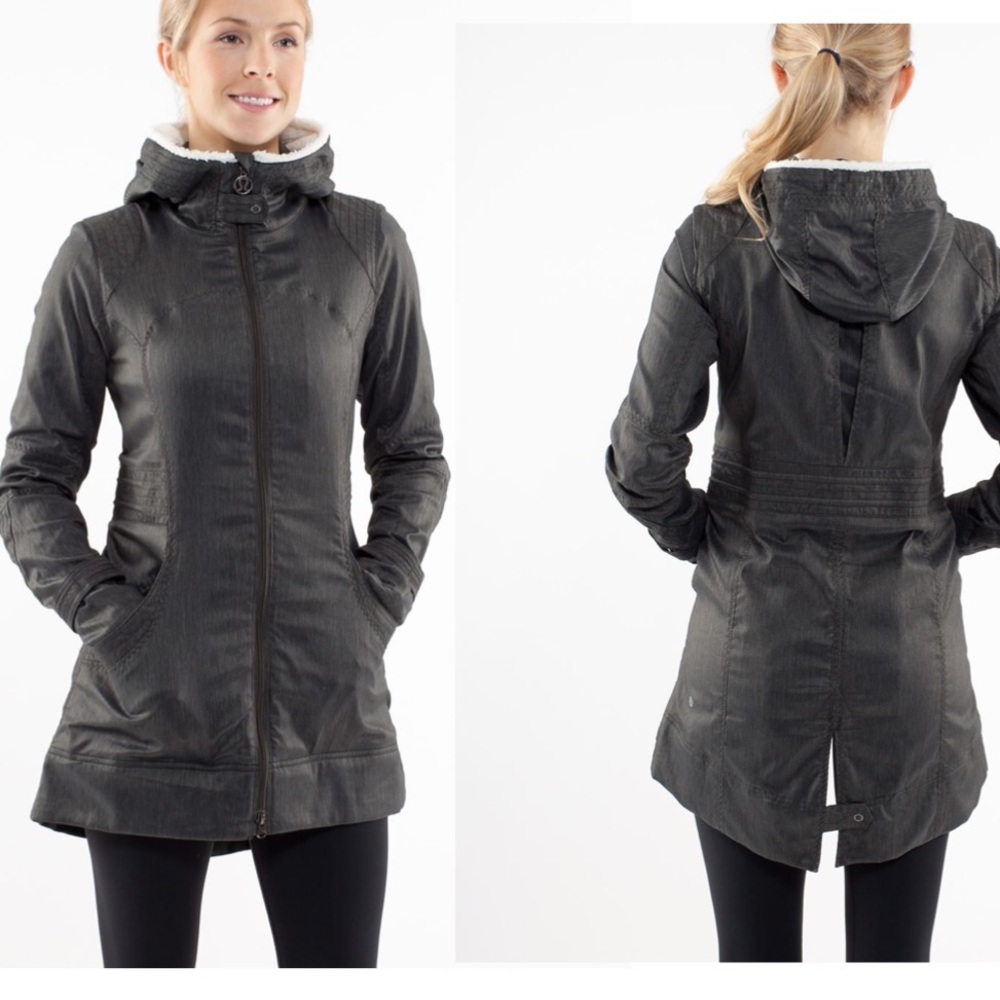 Lululemon “Apres Run Anorak” Deep Camo Herringbone Size 4